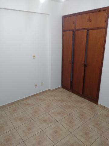 Alugar Apartamentos / Apartamento em Ribeirão Preto R$ 800,00 - Foto 7
